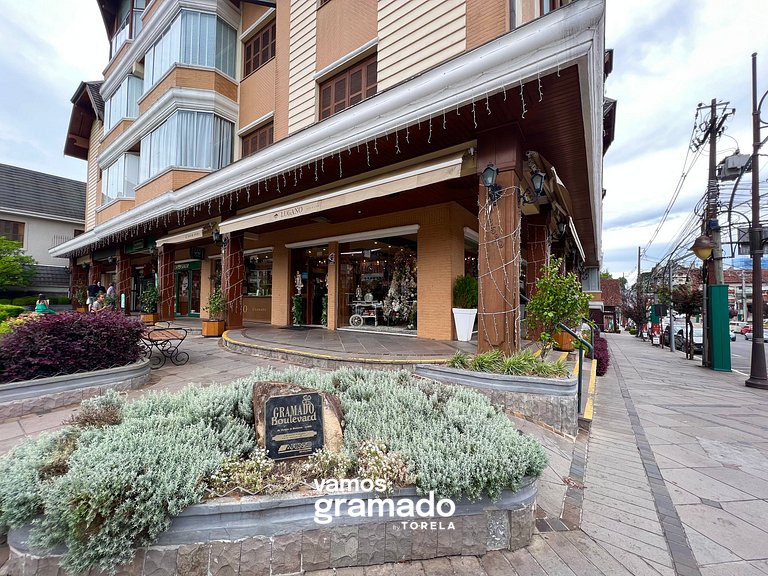 Gramado Boulevard 404 - Apto no coração de Gramado, 300 metr