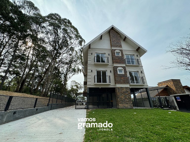 Ipê Amarelo 101 - Apê NOVO Gramado prox Lago Negro
