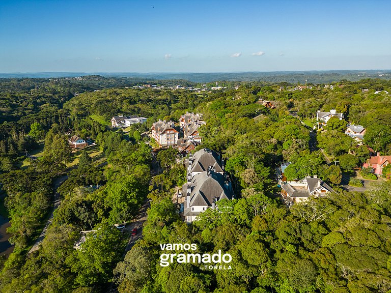 Jardins de Gramado 402 B - 3 suítes e linda vista