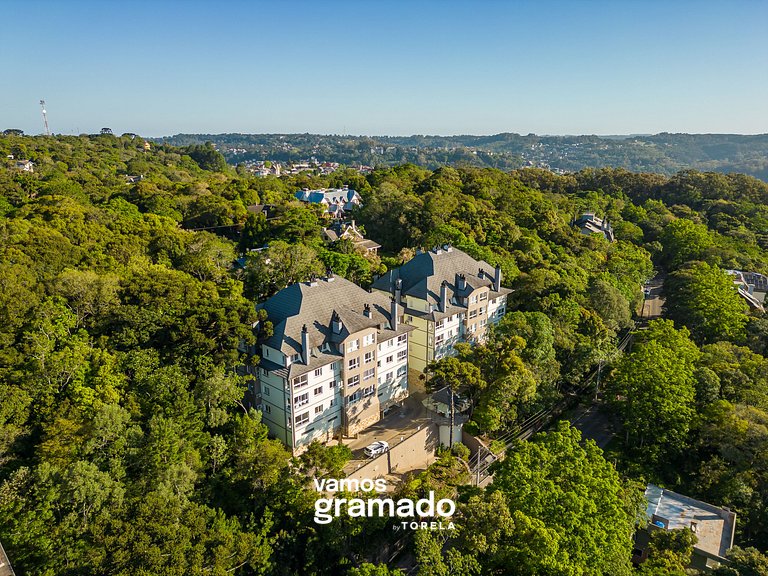 Jardins de Gramado 402 B - 3 suítes e linda vista