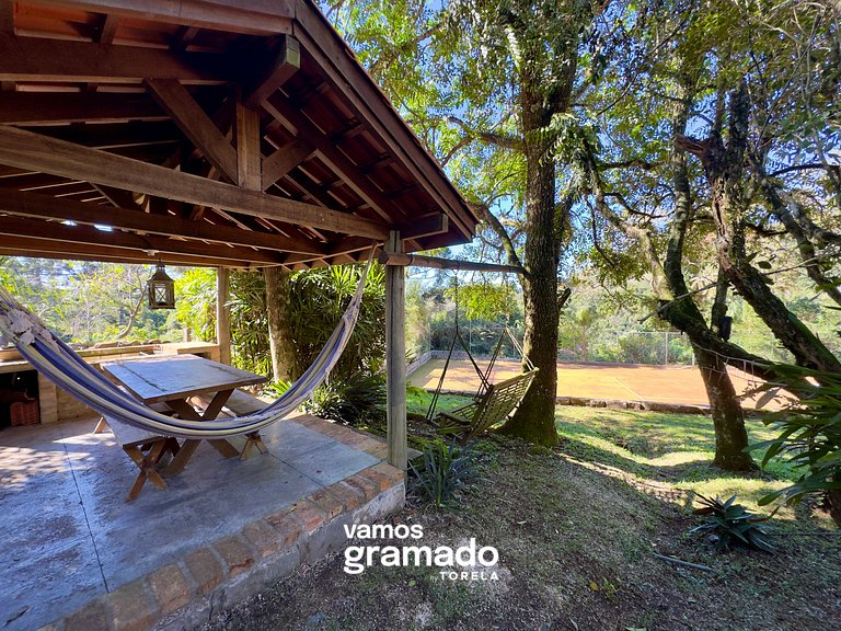 Lindo sítio com piscina, quadra de tênis e lago