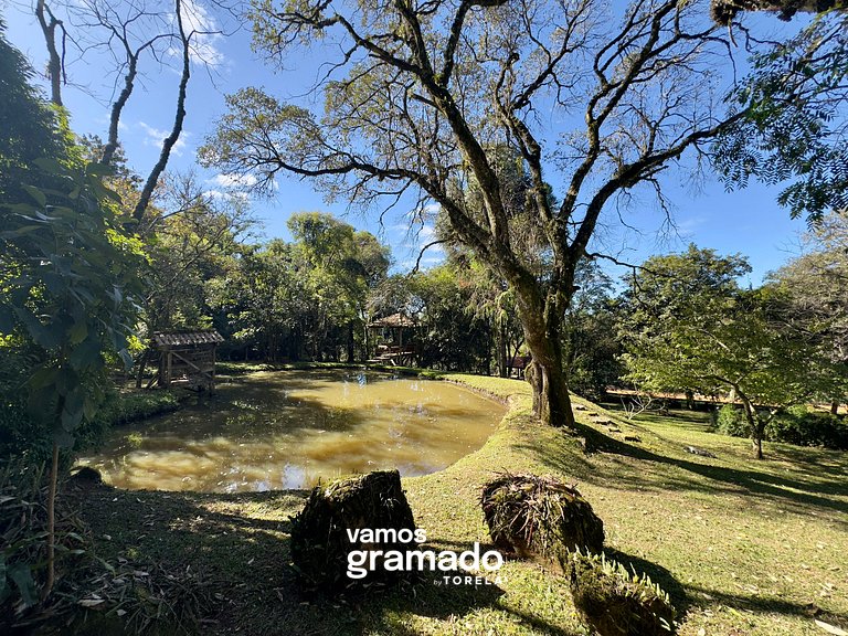Lindo sítio com piscina, quadra de tênis e lago