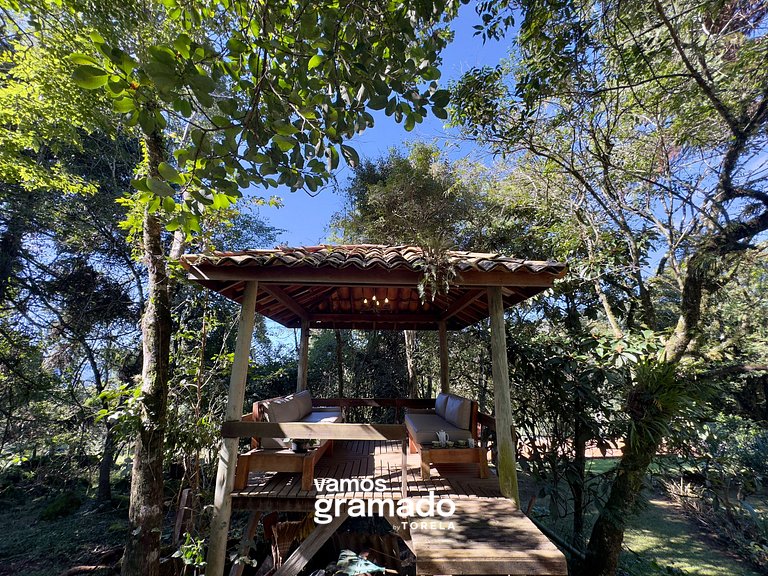 Lindo sítio com piscina, quadra de tênis e lago