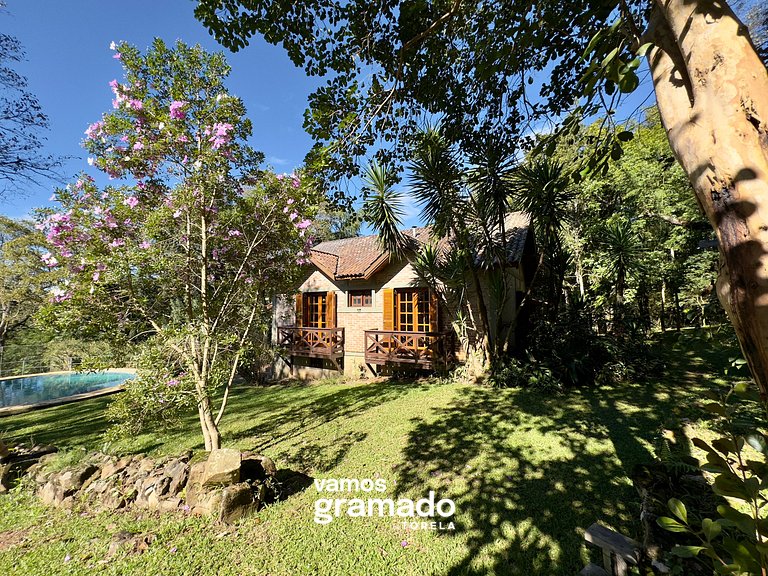 Lindo sítio com piscina, quadra de tênis e lago