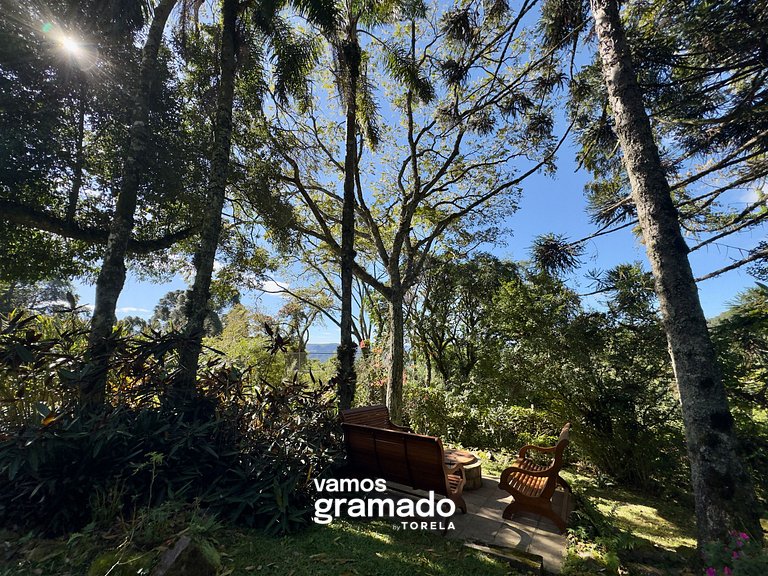 Lindo sítio com piscina, quadra de tênis e lago