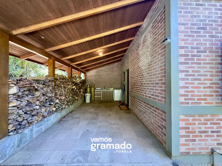 Lindo sítio com piscina, quadra de tênis e lago
