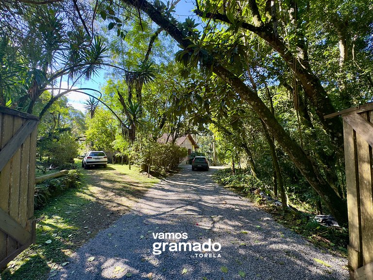 Lindo sítio com piscina, quadra de tênis e lago