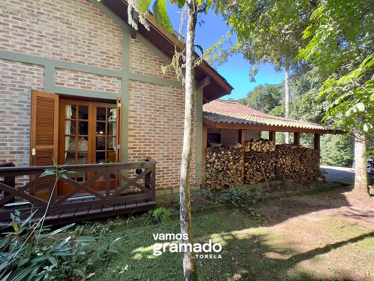 Lindo sítio com piscina, quadra de tênis e lago