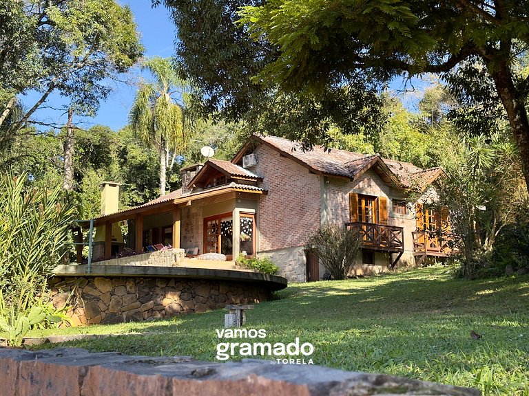 Lindo sítio com piscina, quadra de tênis e lago