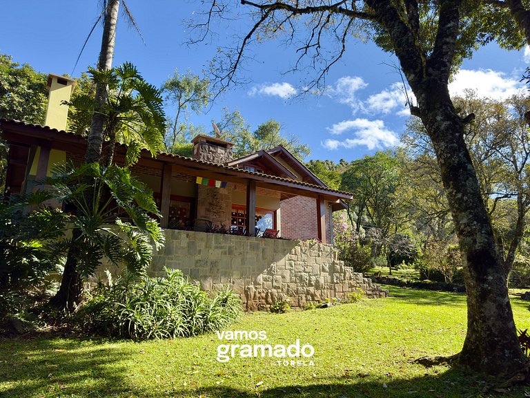 Lindo sítio com piscina, quadra de tênis e lago