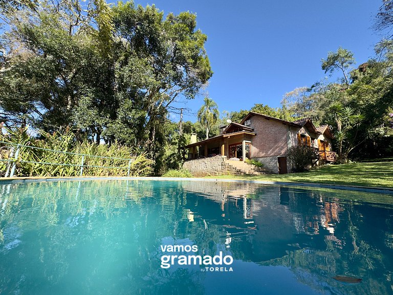 Lindo sítio com piscina, quadra de tênis e lago