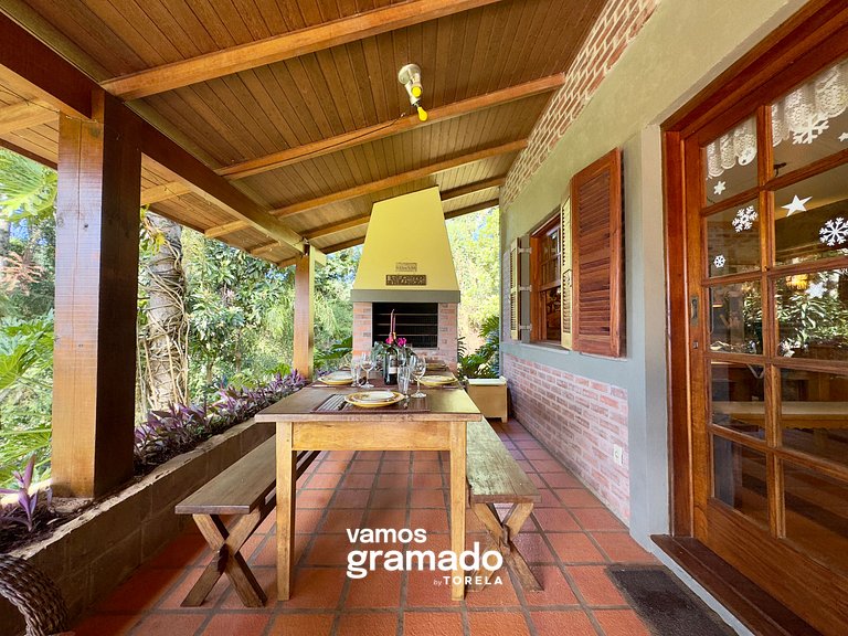 Lindo sítio com piscina, quadra de tênis e lago