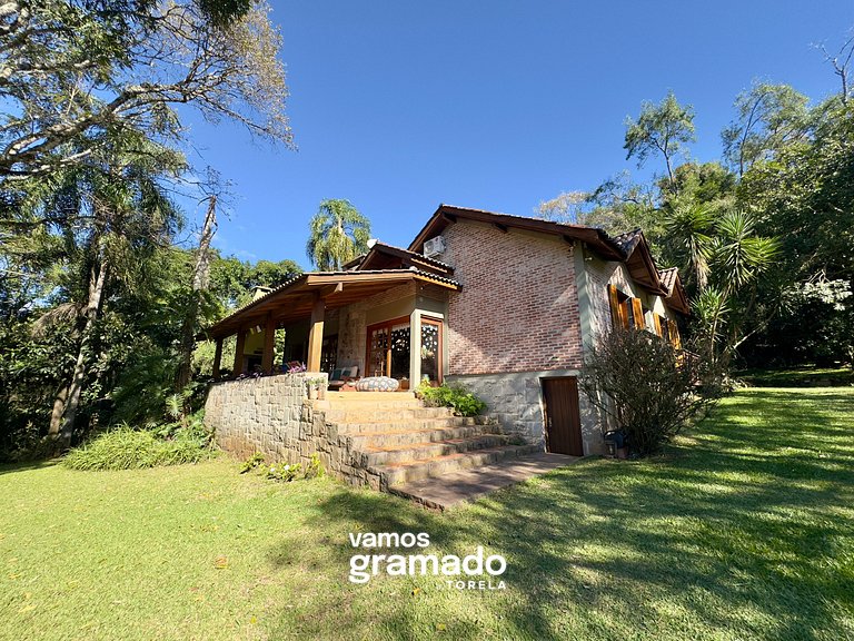 Lindo sítio com piscina, quadra de tênis e lago