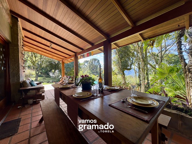 Lindo sítio com piscina, quadra de tênis e lago