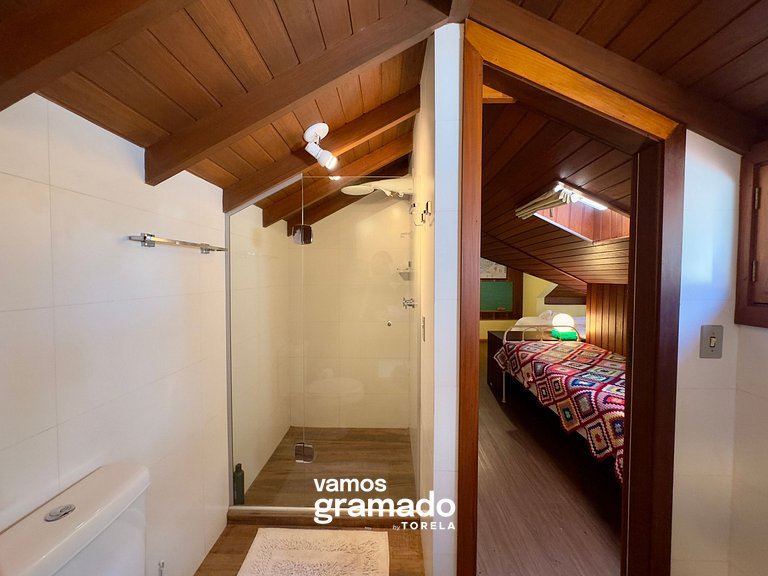 Lindo sítio com piscina, quadra de tênis e lago