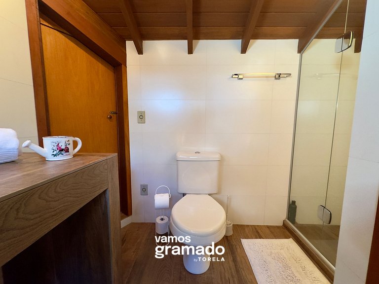 Lindo sítio com piscina, quadra de tênis e lago