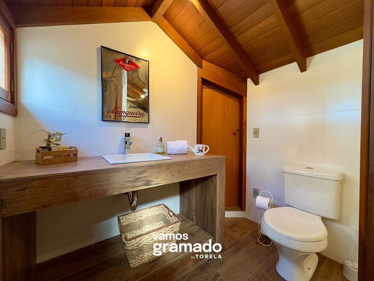 Lindo sítio com piscina, quadra de tênis e lago