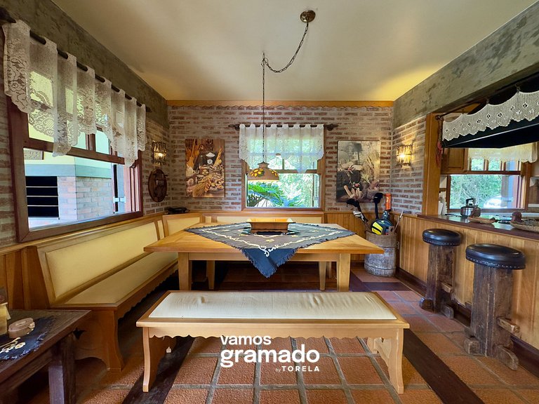 Lindo sítio com piscina, quadra de tênis e lago