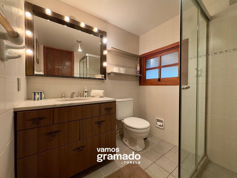 Lindo sítio com piscina, quadra de tênis e lago