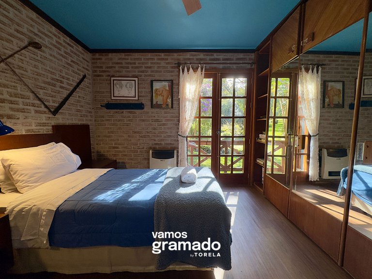 Lindo sítio com piscina, quadra de tênis e lago