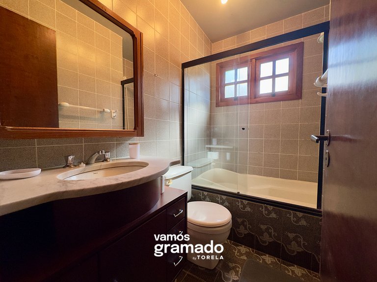 Lindo sítio com piscina, quadra de tênis e lago